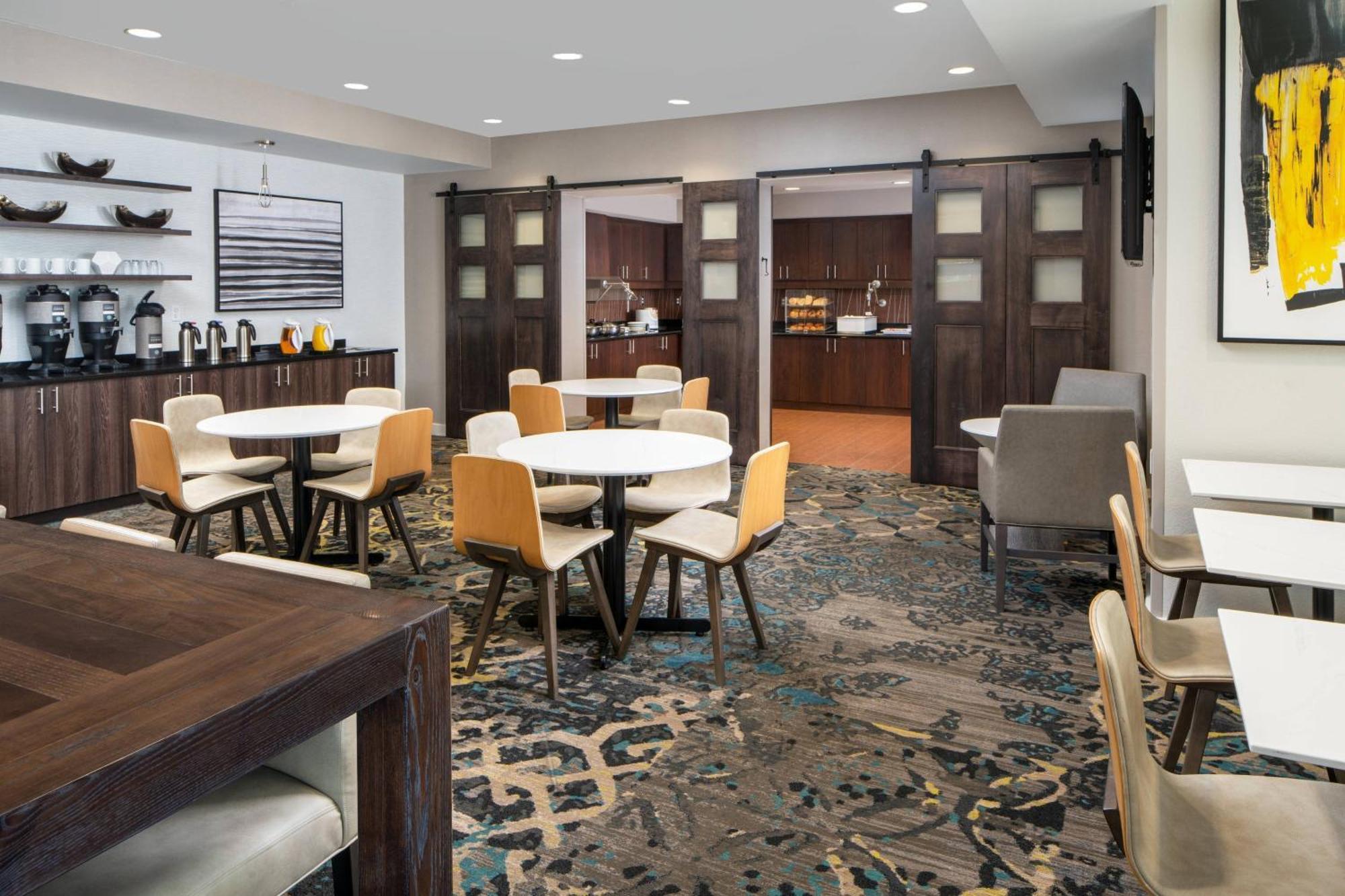Hotel By Marriott Northshore 3*